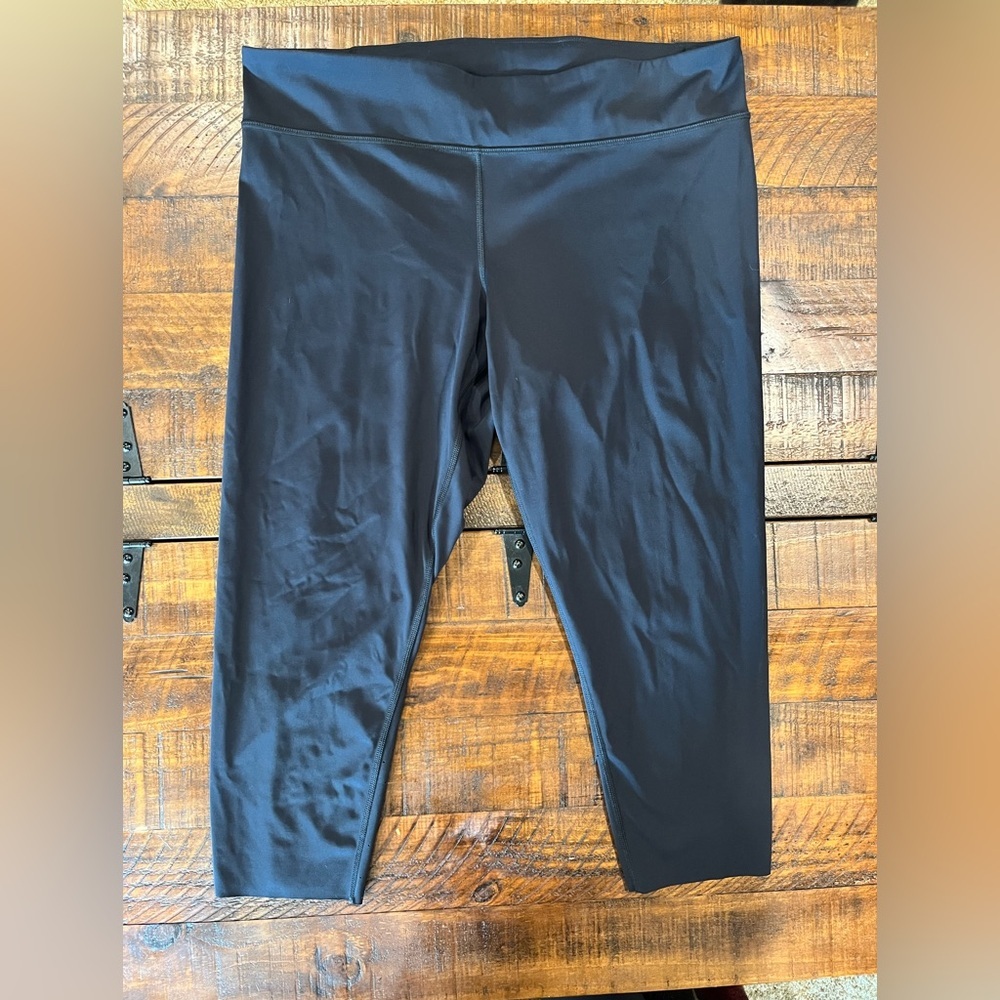 Under Armour Women's Black Capri Leggings